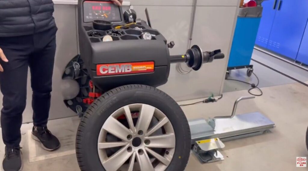 最新のホイールバランサー